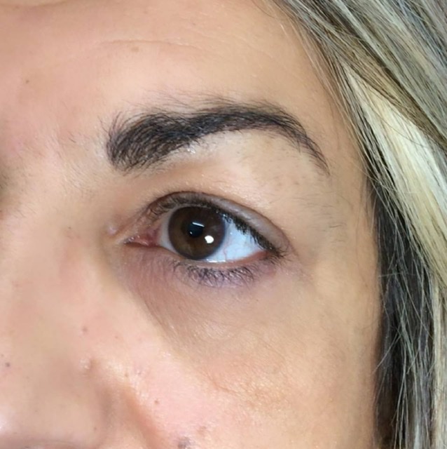 Travail de la forme des sourcils Cannes 
Tatoueur Visagiste Cannes 
Tatoueur cosmétique  Cannes 